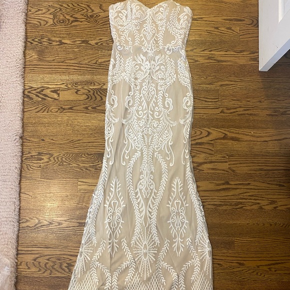 White floor length gown - Picture 2 of 7